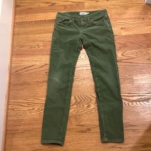 Vineyard Vines Olive cords. Size 0.